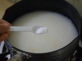 加入盐调味
