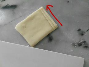 箭头作用就在此处了，用分割板切线条，往上面的图看看就明白了，线要怎么切。