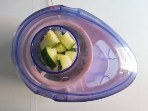 黄瓜放入辅食机