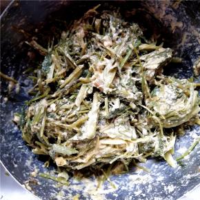 搅拌成可以粘合在一起的糊即可。