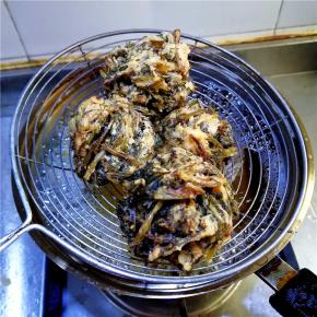 炸到外面金黄即可捞出。