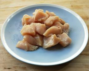 先切条再切丁，个人建议别太大。