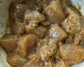 用筷子搅匀，腌制两小时以上(我放冰箱里了)。