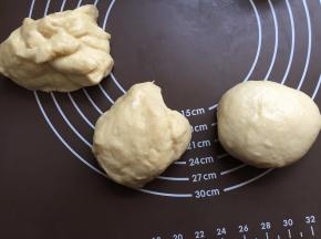 面团分割成3份