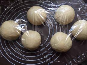 滚圆盖保鲜膜松弛20分钟