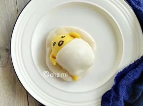 第三个造型:盖被子
夏天室温发酵半小时，冬天烤箱30度发酵半小时，蒸十分钟。