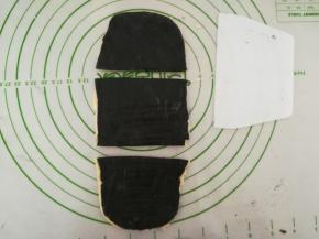 将叠好的面片等分成三部分。