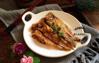 两面都煎至金黄后盛出