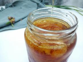 蜂蜜是老家买的，特别纯