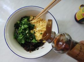 馅料混合，放入香油。