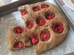 这是后来做的图，烤制好的面包酥脆软酥，香料扑鼻而来～烤好稍晾凉片刻即可以开动咯～～温热时口感更好哦，入一次坐了吃不完，要吃的时候可以稍稍加热烤制几分钟。