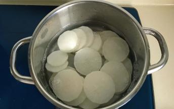 水位以没过萝卜为准