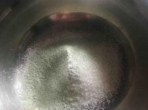 將沙糖放入攪拌