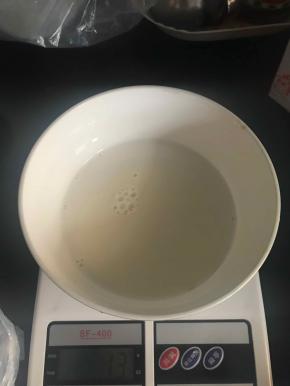 牛奶，淡奶油混合