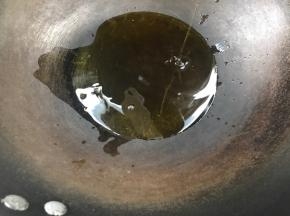 锅烧热油