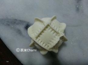 夹好后，夏天室温发酵半小时，冬天烤箱30度发酵半小时。蒸十分钟。