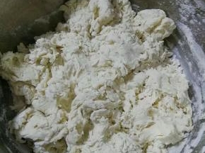 主材料拌匀成棉絮状。