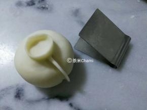 如图的平花夹，先夹起一条。