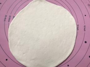 擀成1厘米厚的饼