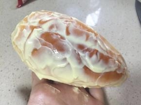 表面均匀涂抹上沙拉酱
