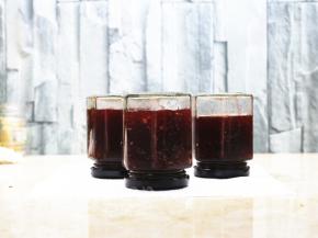 拧紧盖子倒扣放凉。