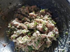 拌匀馅料备用。
