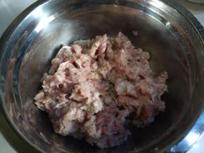 准备好的肉馅。