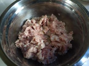 准备好的肉馅。