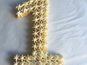 先在一个数字上挤好奶油