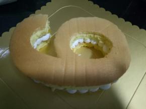 盖上另一片蛋糕胚