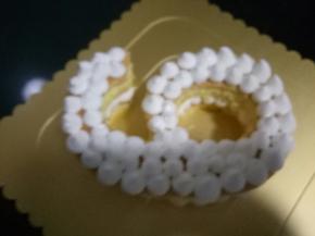 同样挤上淡奶油