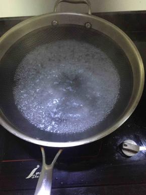 锅中水烧开