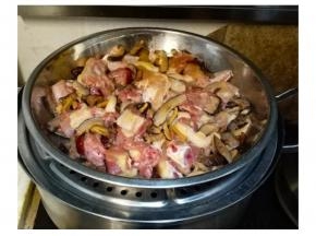 水开后鸡上锅蒸十分钟