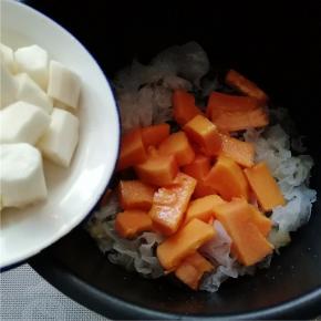 再将山药段放入