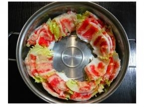 今天做了暖锅，补一张入锅图，简单易明吧？！切口向上，顺着码好即成形了。
