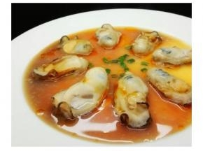 撤上葱花，淋上酱油加入油的混合液提鲜，完成！