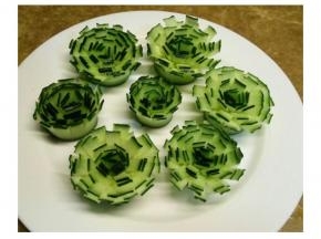 依次做好摆入盘中