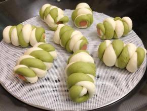 发酵好中火蒸10分钟后闷五分钟取出