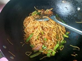 翻炒均匀，可以出锅了。