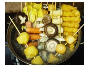 煲里放水，水开后将食材放入煮至熟后捞出晾干水份