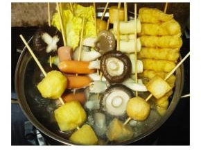 煲里放水，水开后将食材放入煮至熟后捞出晾干水份