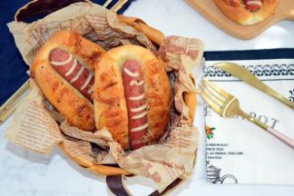 入烤箱烤30分钟，表面上色即可