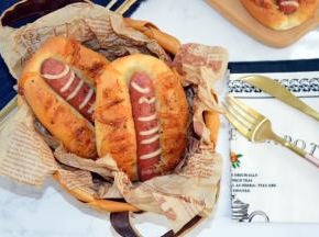 入烤箱烤30分钟，表面上色即可