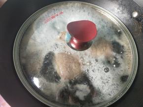 盖上锅盖，煮40分钟。