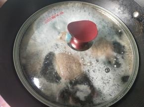 盖上锅盖，煮40分钟。