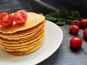 一个一个摞在一起加上水果就可以享用啦