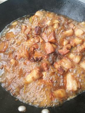 大火烧开转小火炖一小时。