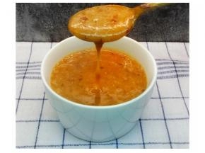 将桃胶薏米红豆糖水放入搅拌机里搅匀均匀即可！