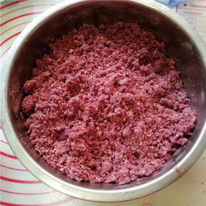 翻拌均匀成无干粉状态；