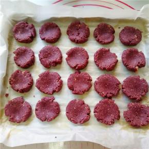 用拇指按压即可；